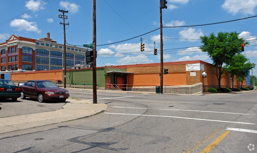 3011 Stanton Ave, Cincinnati, OH à vendre - Photo de l’immeuble – Image 1 sur 25