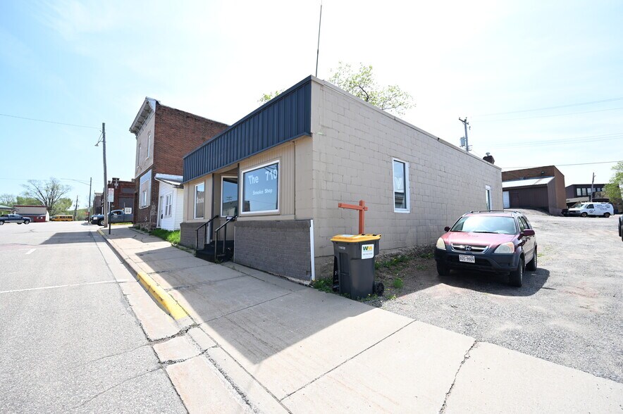 212 W 7th St, Neillsville, WI à vendre - Photo de l’immeuble – Image 2 sur 38