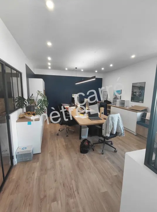 Plus de détails pour Local d'activités à louer