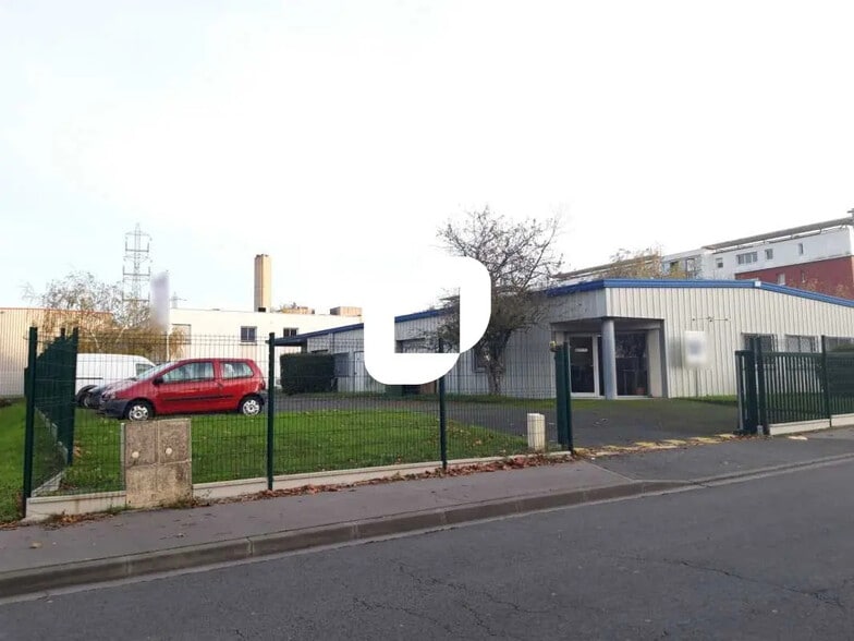 Local d’activités dans Cenon à louer - Photo de l’immeuble – Image 2 sur 8