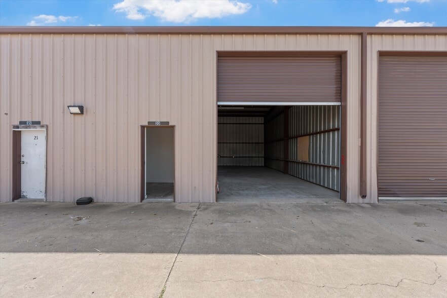 125 N 1st St, Hewitt, TX à louer - Photo de l’immeuble – Image 3 sur 6