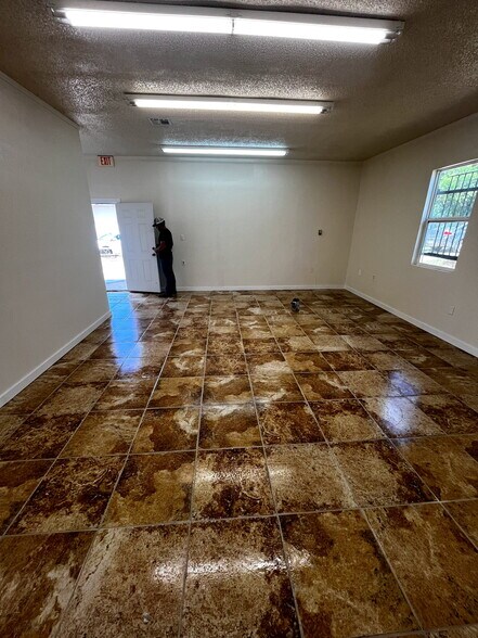 1603 E Main St, Gatesville, TX à louer - Photo intérieure – Image 2 sur 5