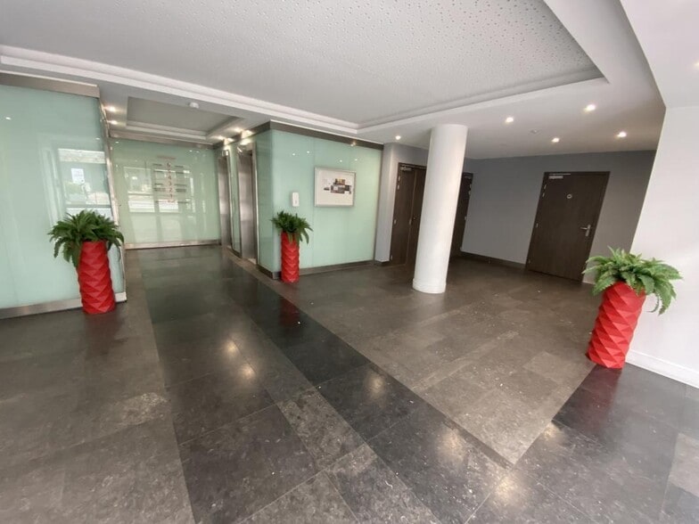 164-174 Rue Victor Hugo, Levallois-Perret à louer - Hall d’entrée – Image 3 sur 8