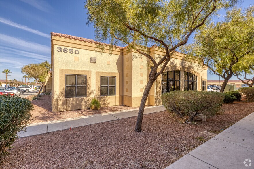 3650 N Rancho Dr, Las Vegas, NV à vendre - Photo de l’immeuble – Image 3 sur 13
