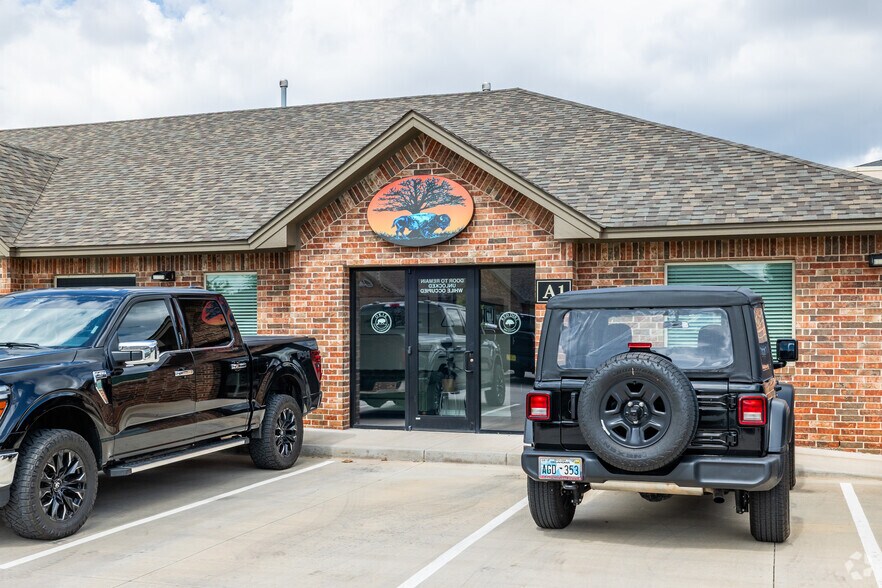 4107 N Council Rd, Bethany, OK à louer - Photo de l’immeuble – Image 3 sur 6