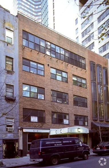 216 E 49th St, New York, NY à louer - Photo de l’immeuble – Image 3 sur 26