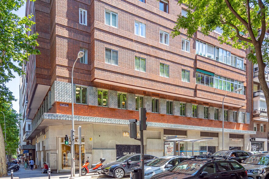 Calle de Ríos Rosas, 42, Madrid, Madrid à louer - Photo de l’immeuble – Image 2 sur 2