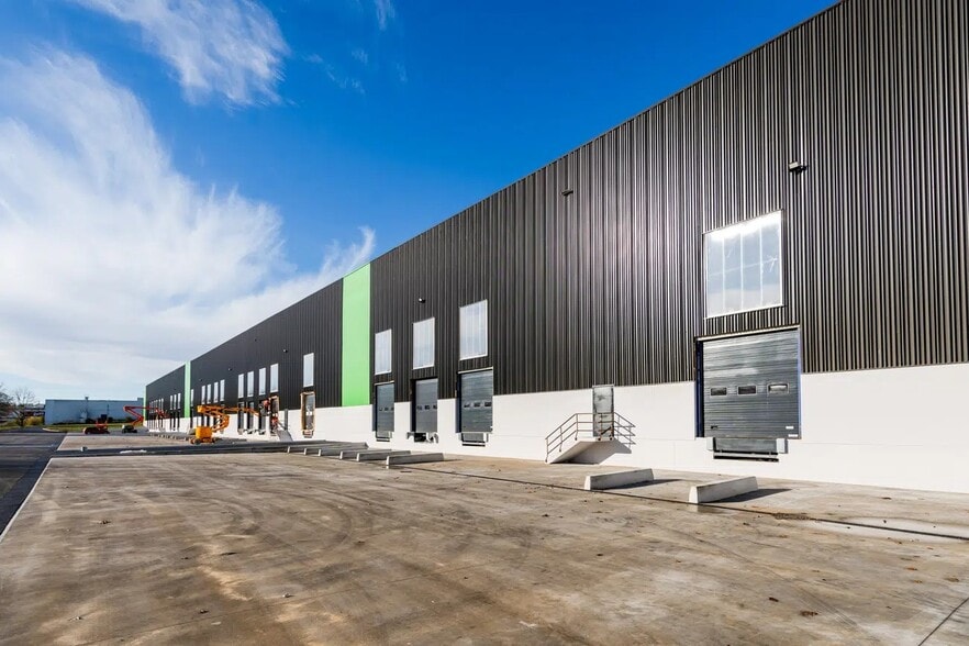 Industriel/Logistique dans Allonne à louer - Photo de l’immeuble – Image 2 sur 4