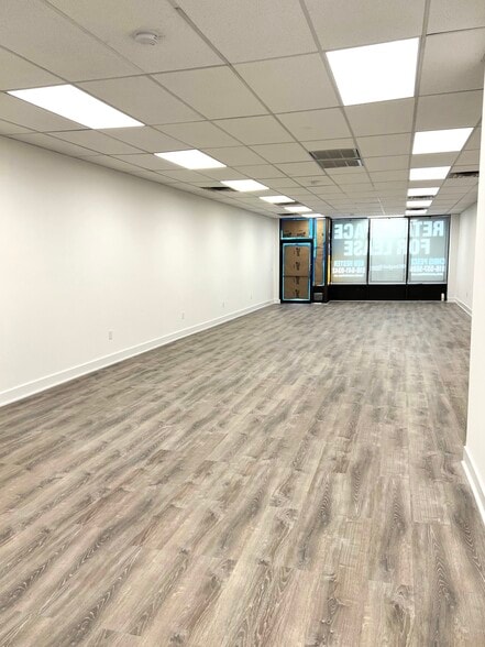 814-850 Merrick Rd, Baldwin, NY à louer - Photo intérieure – Image 3 sur 6