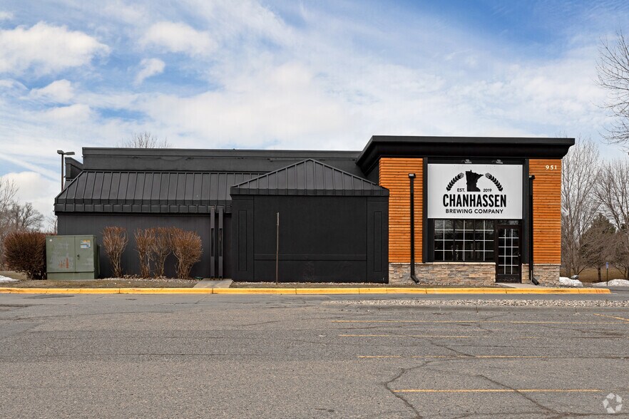 951 w 78th St, Chanhassen, MN à vendre - Photo de l’immeuble – Image 2 sur 2