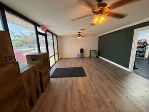 705 Live Oak St, Tarpon Springs, FL à louer Photo intérieure– Image 2 sur 9