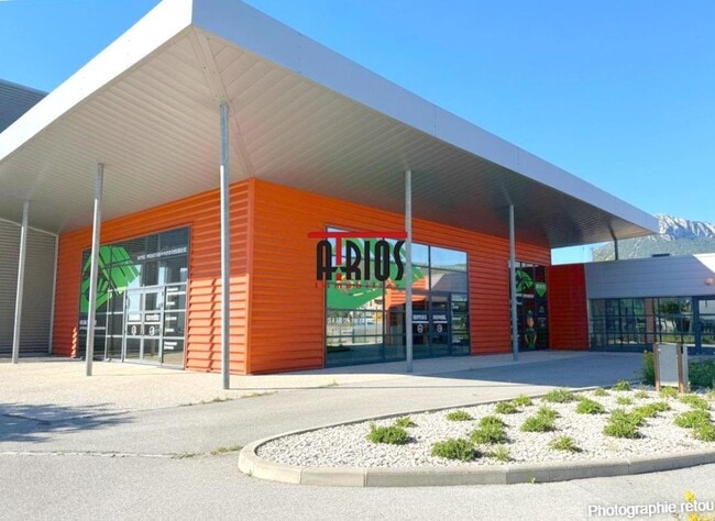 Plus de détails pour Local d’activités à vendre