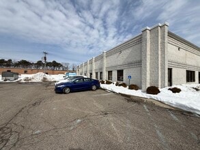 1545 Ocean Ave, Bohemia, NY à louer Photo de l’immeuble– Image 2 sur 6