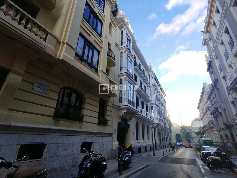 Immeuble residentiel dans Madrid, Madrid à vendre - Photo de l’immeuble – Image 2 sur 4