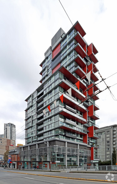 1330-1348 Granville St, Vancouver, BC à louer - Photo de l’immeuble – Image 3 sur 5