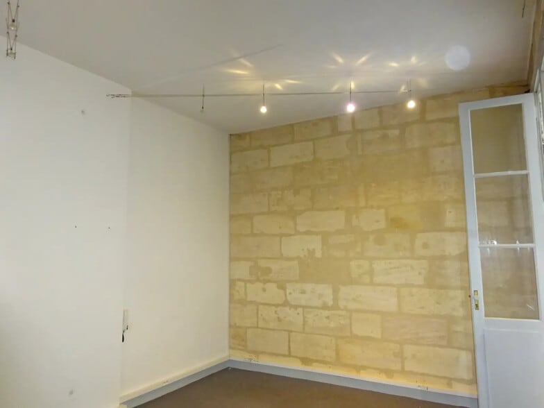 1 Rue D'Enghien, Bordeaux à louer - Photo de l’immeuble – Image 2 sur 10