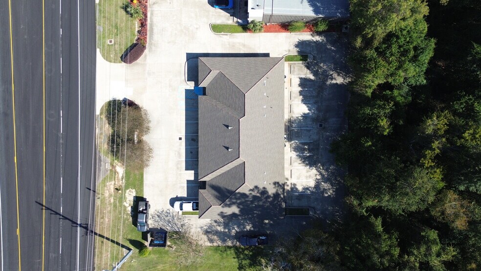 18522 Magnolia Bridge Rd, Greenwell Springs, LA à louer - Photo de l’immeuble – Image 2 sur 10