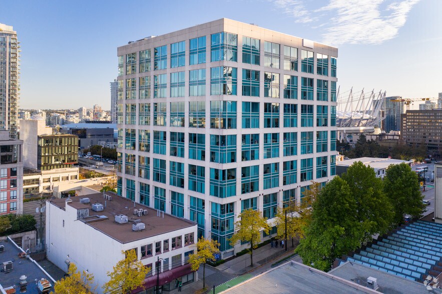 111 Dunsmuir St, Vancouver, BC à louer - Photo de l’immeuble – Image 2 sur 13