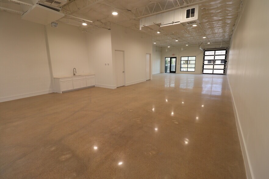 155-165 Cole St, Dallas, TX à louer - Photo de l’immeuble – Image 3 sur 12