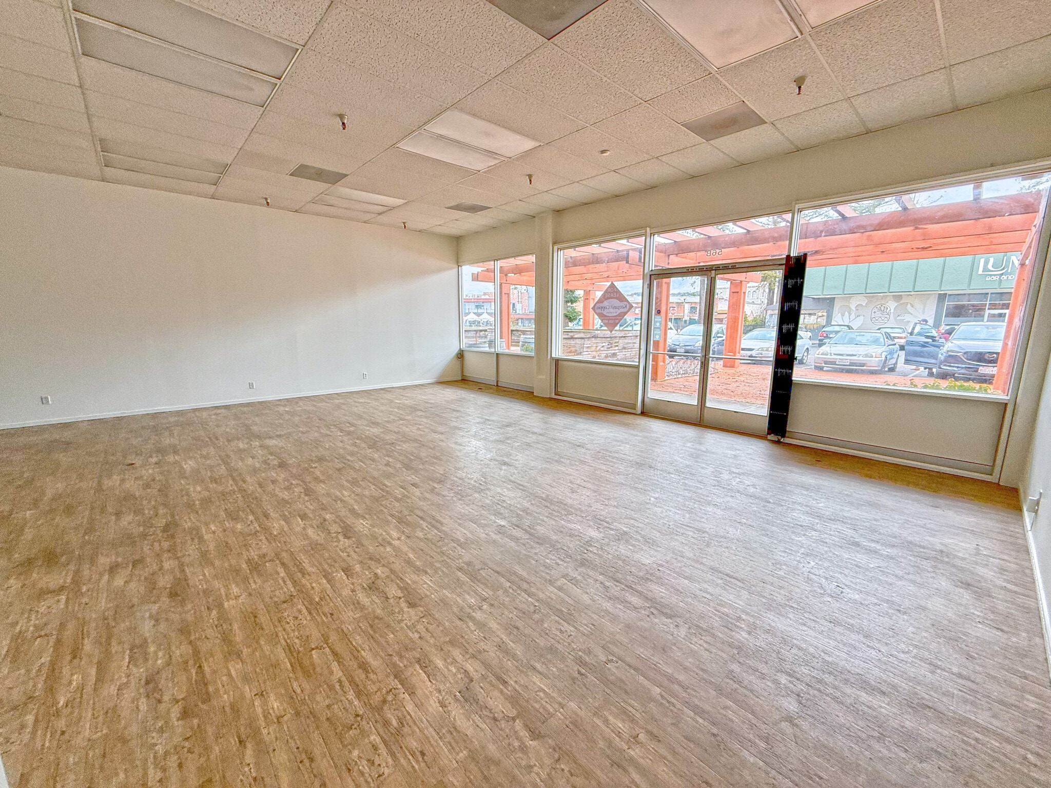 56 E Washington St, Petaluma, CA à louer Photo intérieure– Image 1 sur 2