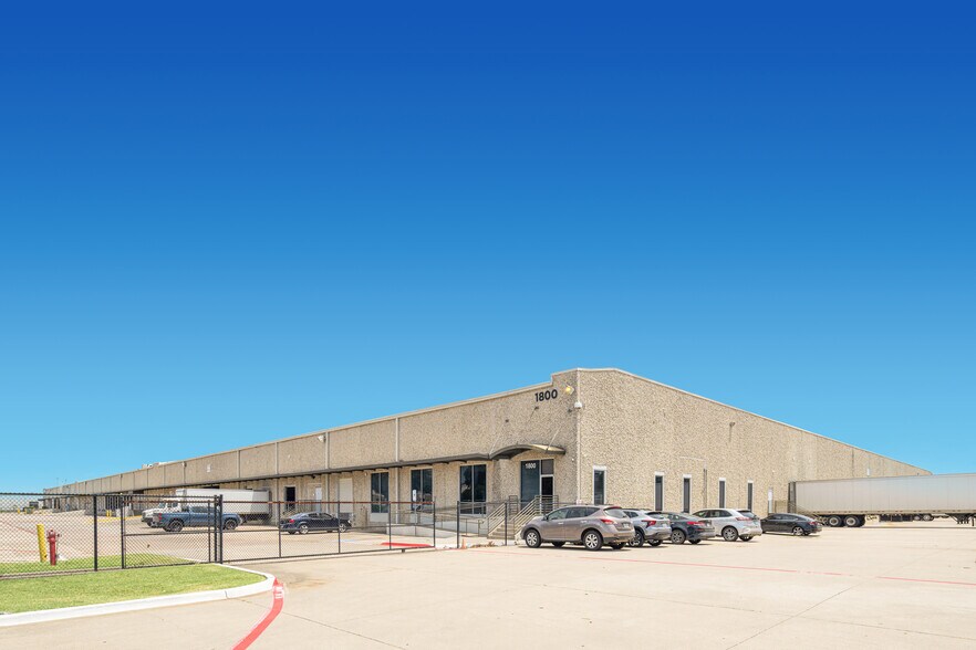 1810 Kelly Blvd, Carrollton, TX à louer - Vidéo sur l’annonce professionnelle – Image 2 sur 8
