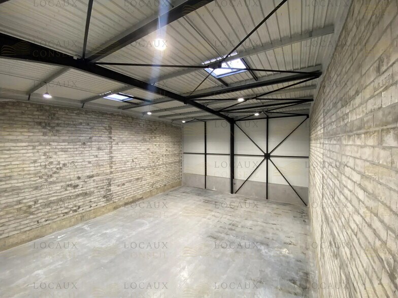 Local d’activités dans Les Pavillons-sous-Bois à louer - Photo de l’immeuble – Image 1 sur 9