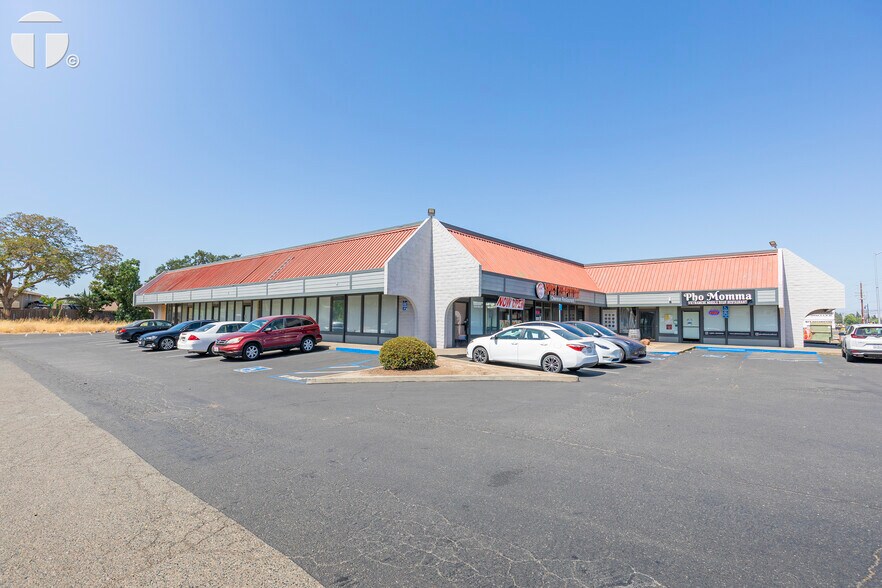 9555 Folsom Blvd, Sacramento, CA à louer - Photo de l’immeuble – Image 3 sur 10