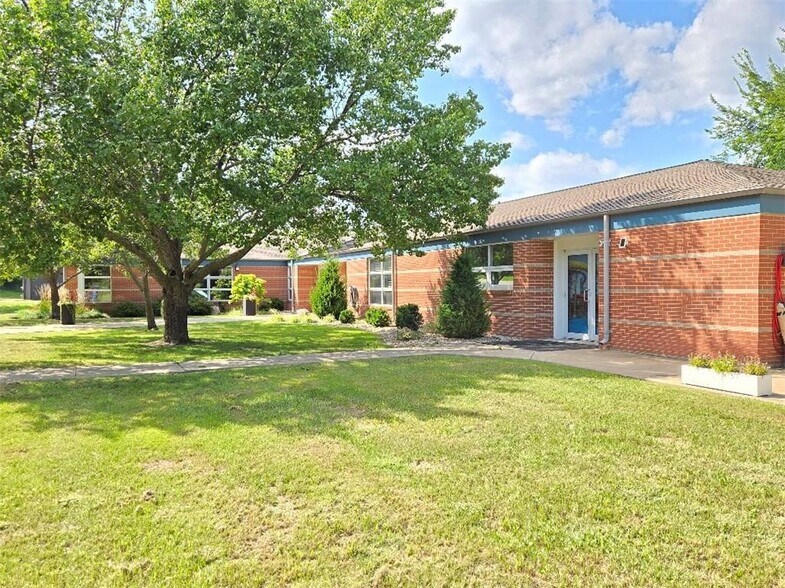 401 N East St, Paola, KS à vendre - Photo de l’immeuble – Image 2 sur 17