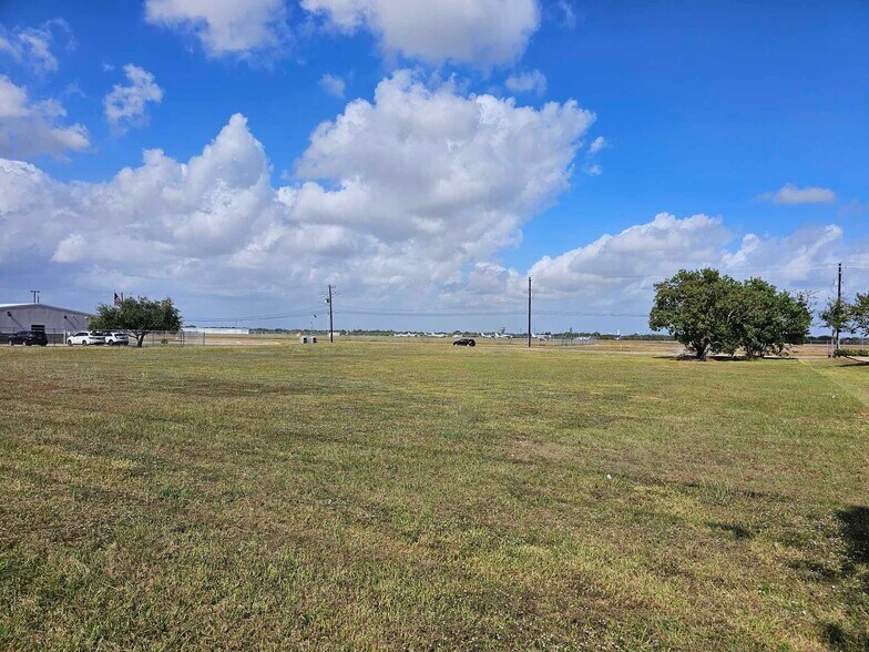 10926 Spencer Hwy, La Porte, TX à vendre - Photo de l’immeuble – Image 2 sur 9