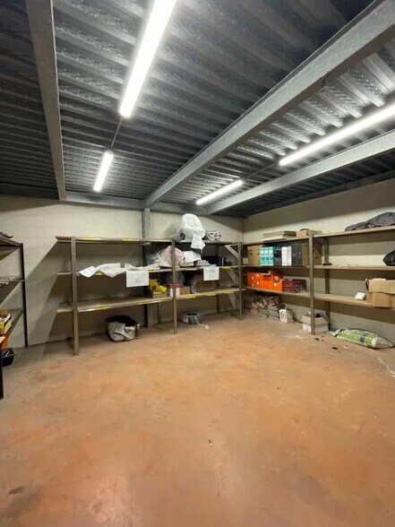 Local d’activités dans Bron à louer - Photo intérieure – Image 2 sur 11