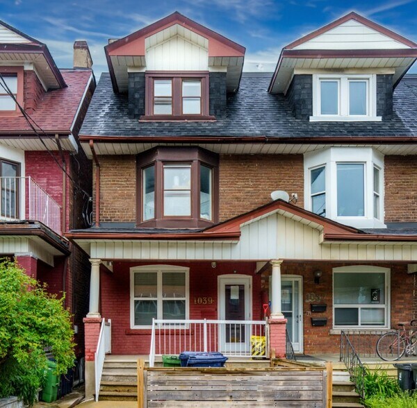 1039 Bathurst St, Toronto, ON à vendre - Photo de l’immeuble – Image 1 sur 1