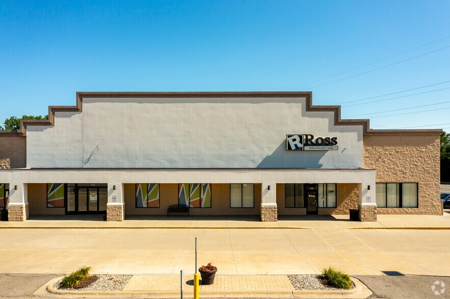 4655-4741 Washtenaw Ave, Ann Arbor, MI à louer - Photo de l’immeuble – Image 3 sur 42