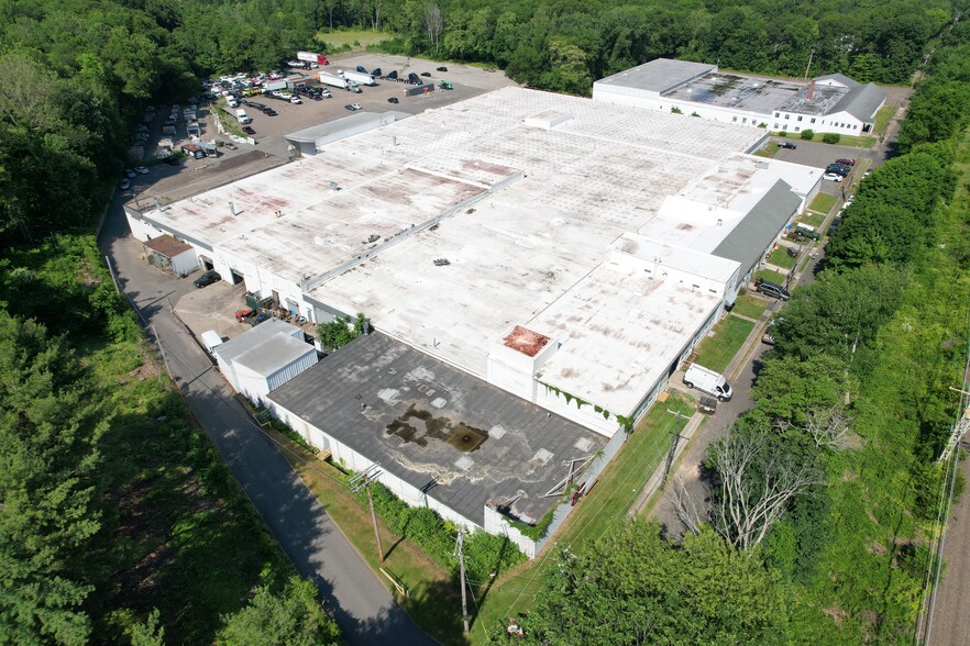 80 Wampus Ln, Milford, CT à louer - Photo de l’immeuble – Image 1 sur 3
