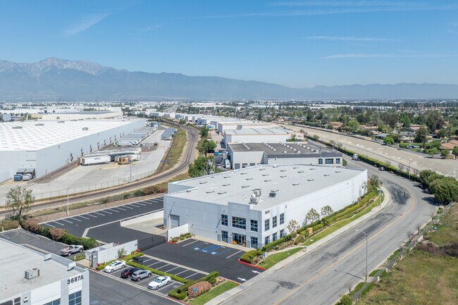 Plus de détails pour 3631 Grapevine St, Jurupa Valley, CA - Industriel/Logistique à louer
