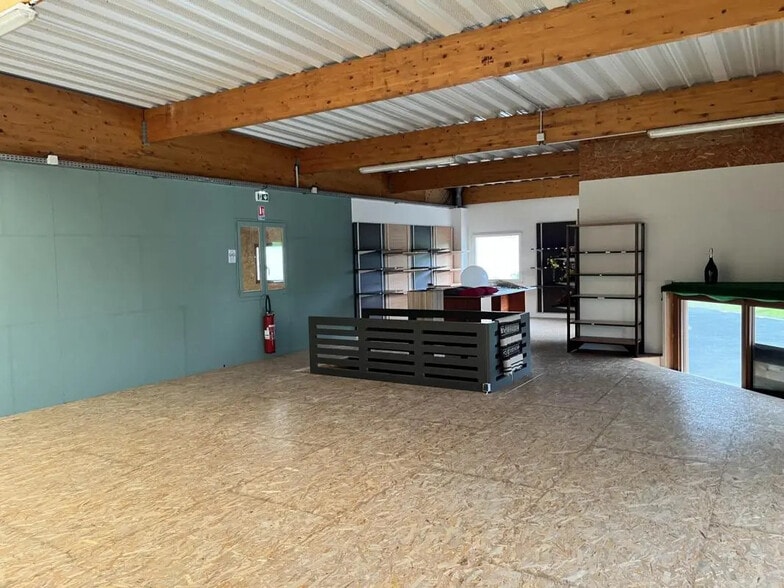 Local d’activités dans Anglet à louer - Photo de l’immeuble – Image 3 sur 9