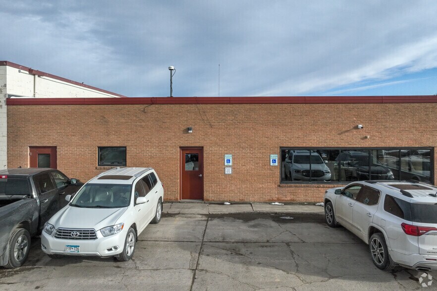 2975 N Washington St, Grand Forks, ND à louer - Photo de l’immeuble – Image 3 sur 5