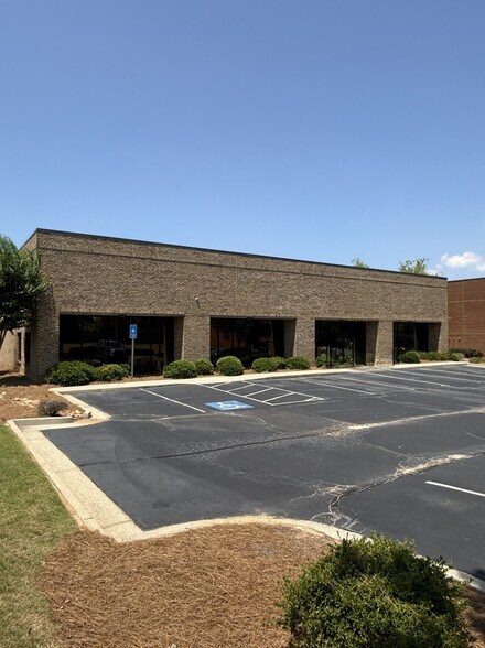 4135 Industry Way, Flowery Branch, GA à louer - Photo de l’immeuble – Image 2 sur 5