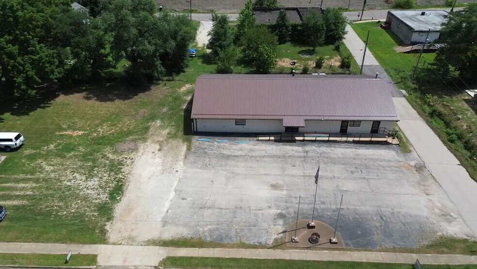 704 E Washington St, Cuba, MO à louer - Vidéo sur l’annonce professionnelle – Image 2 sur 19