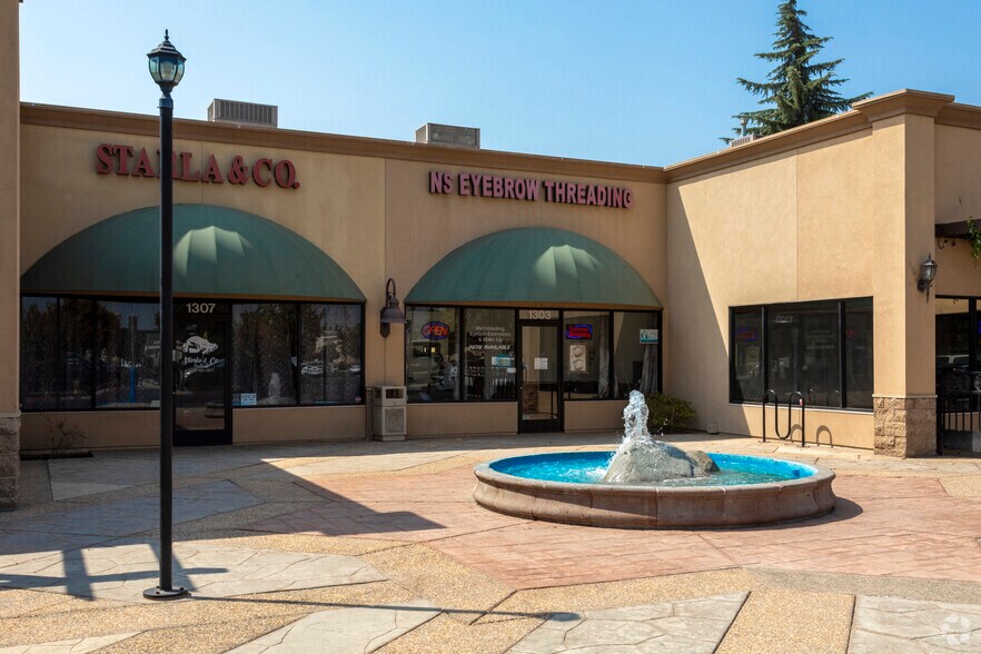 1365 E Prosperity Ave, Tulare, CA à louer - Photo de l’immeuble – Image 3 sur 4