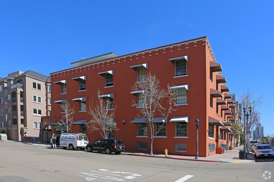 448 W Market St, San Diego, CA à louer - Photo de l’immeuble – Image 3 sur 25