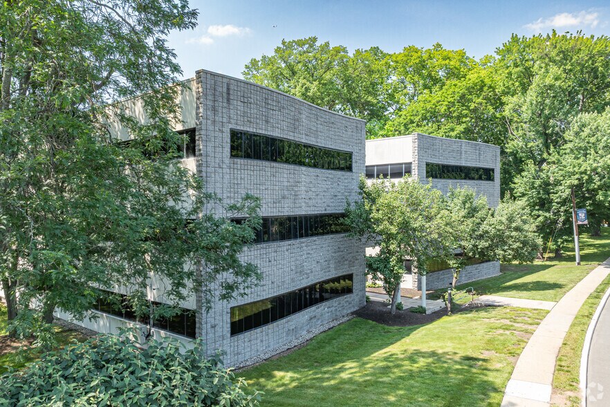1600 Saint Georges Ave, Rahway, NJ à louer - Photo de l’immeuble – Image 2 sur 30