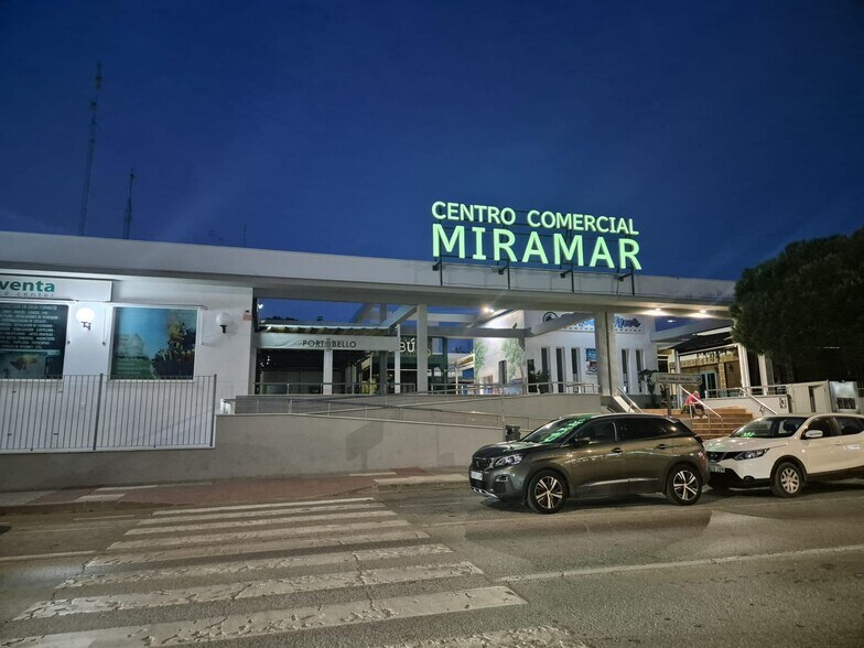 Local commercial dans Chiclana de la Frontera, Cádiz à vendre - Photo de l’immeuble – Image 2 sur 3
