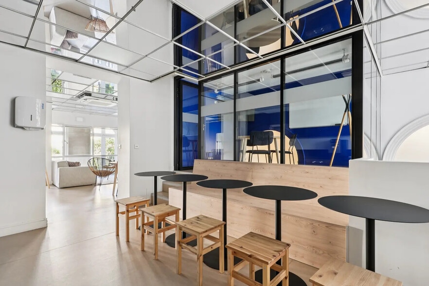 28 Place Saint-Georges, Paris à louer - Photo de l’immeuble – Image 3 sur 8