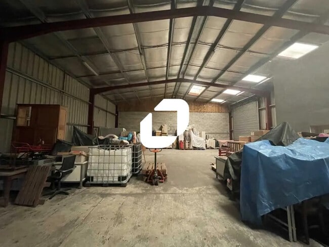 Plus de détails pour Bureau, Local d'activités à louer