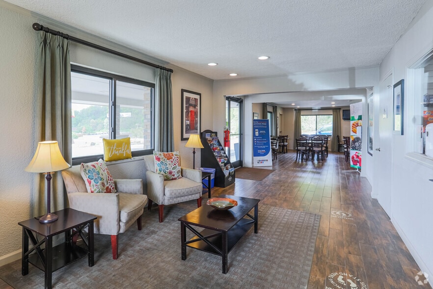1945 Southgate Pky, Cambridge, OH à vendre - Hall d’entrée – Image 3 sur 6