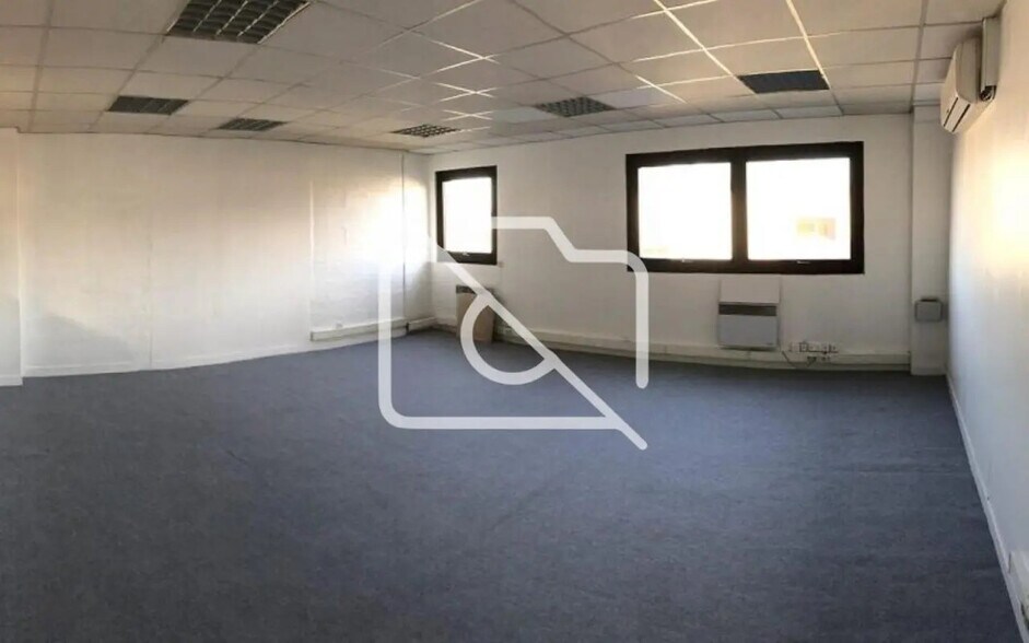 Industriel/Logistique dans Noisiel à louer - Photo de l’immeuble – Image 2 sur 3