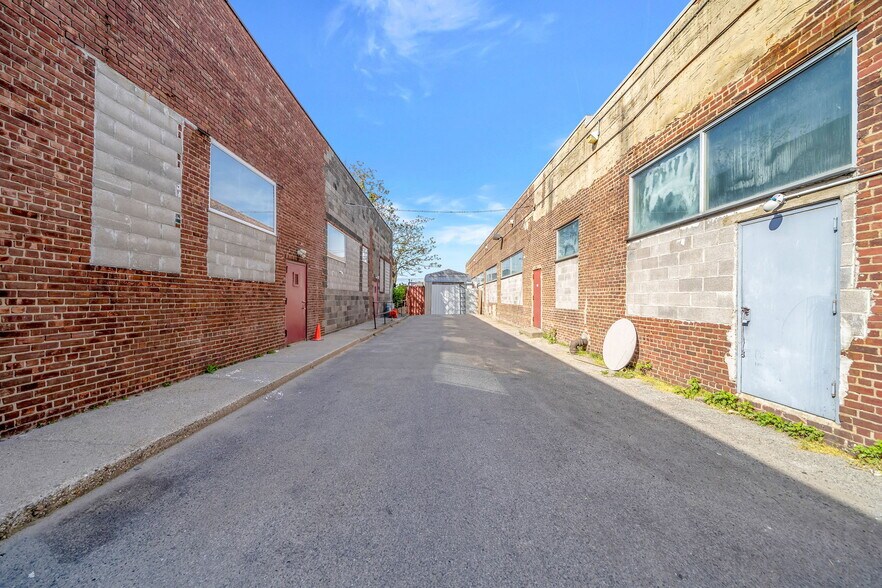 111 Madison Ave, Hempstead, NY à vendre - Photo de l’immeuble – Image 3 sur 20