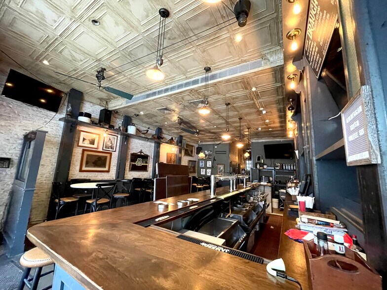 785 Ninth Ave, New York, NY à louer - Photo de l’immeuble – Image 3 sur 9