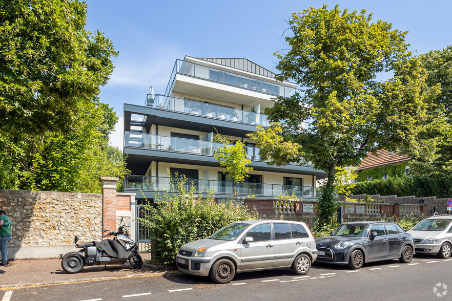 Local commercial dans Saint-Cloud à louer - Photo principale – Image 1 sur 2