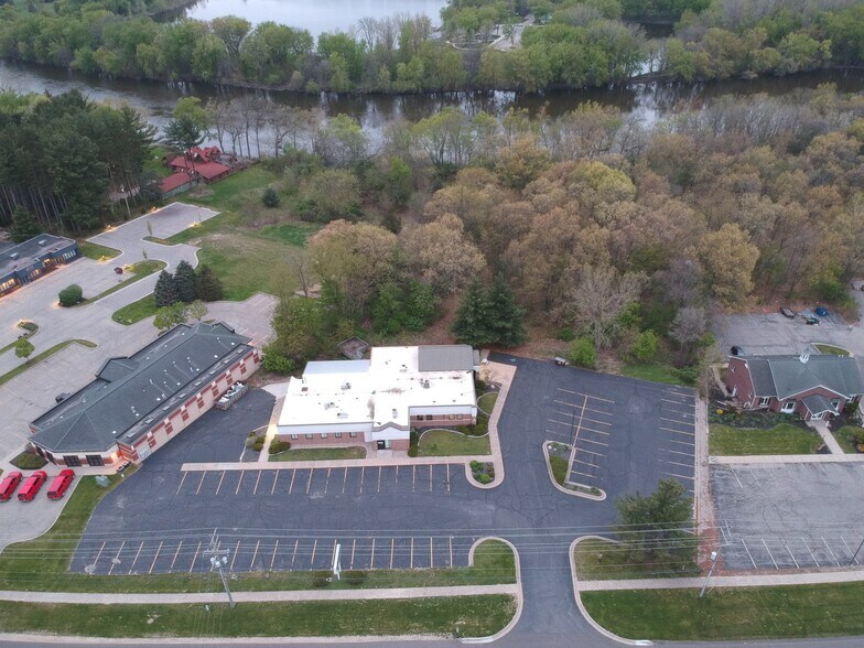 5171 Plainfield Ave NE, Grand Rapids, MI à vendre - Photo de l’immeuble – Image 3 sur 36
